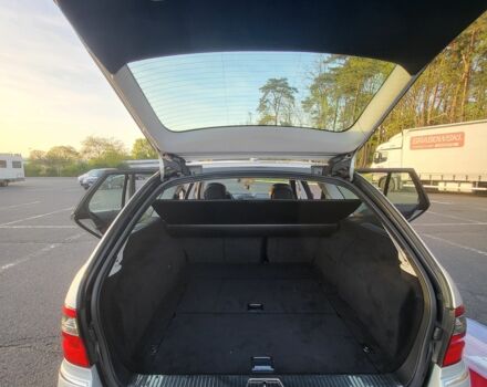 Серый Мерседес 220, объемом двигателя 2.1 л и пробегом 383 тыс. км за 8800 $, фото 17 на Automoto.ua