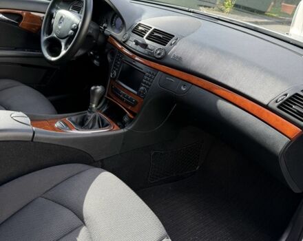 Серый Мерседес 220, объемом двигателя 2.2 л и пробегом 370 тыс. км за 6500 $, фото 6 на Automoto.ua