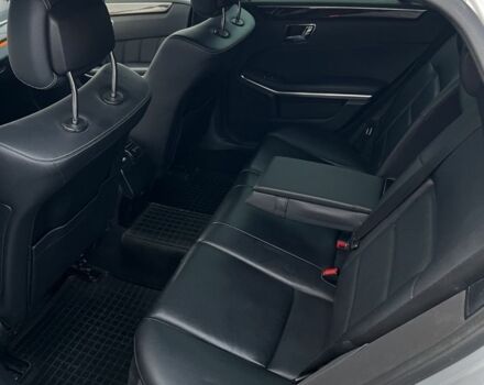 Серый Мерседес 220, объемом двигателя 2.1 л и пробегом 260 тыс. км за 11300 $, фото 13 на Automoto.ua