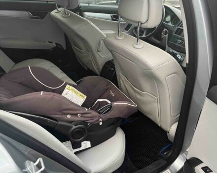 Сірий Мерседес 220, об'ємом двигуна 2.1 л та пробігом 292 тис. км за 7200 $, фото 9 на Automoto.ua