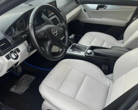 Сірий Мерседес 220, об'ємом двигуна 2.1 л та пробігом 292 тис. км за 7200 $, фото 7 на Automoto.ua