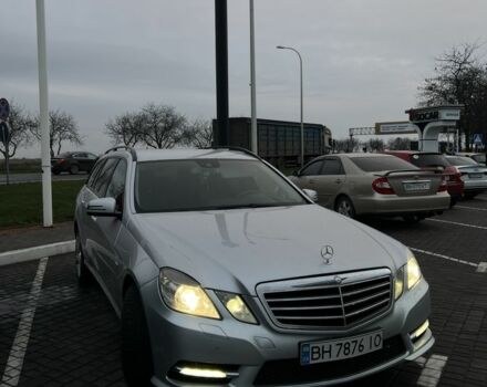 Серый Мерседес 220, объемом двигателя 2.1 л и пробегом 260 тыс. км за 11300 $, фото 2 на Automoto.ua