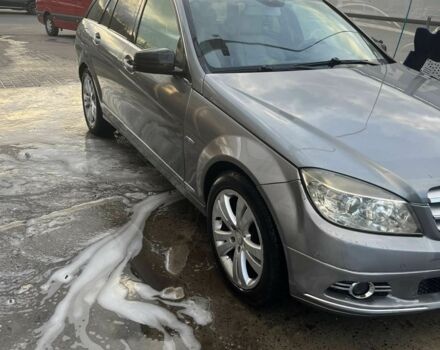 Сірий Мерседес 220, об'ємом двигуна 2.1 л та пробігом 292 тис. км за 7200 $, фото 1 на Automoto.ua