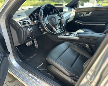 Сірий Мерседес 220, об'ємом двигуна 2.1 л та пробігом 2 тис. км за 16800 $, фото 22 на Automoto.ua