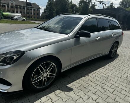Сірий Мерседес 220, об'ємом двигуна 2.1 л та пробігом 2 тис. км за 16800 $, фото 3 на Automoto.ua