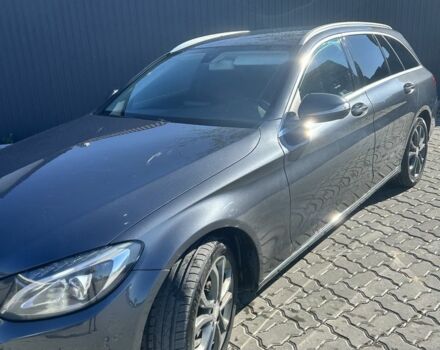 Серый Мерседес 220, объемом двигателя 2.2 л и пробегом 260 тыс. км за 17100 $, фото 1 на Automoto.ua