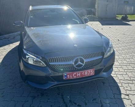 Серый Мерседес 220, объемом двигателя 2.2 л и пробегом 260 тыс. км за 17100 $, фото 3 на Automoto.ua