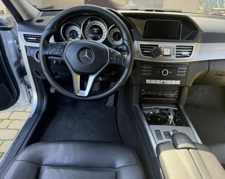 Серый Мерседес 220, объемом двигателя 2.1 л и пробегом 359 тыс. км за 18500 $, фото 1 на Automoto.ua