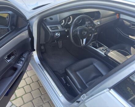 Серый Мерседес 220, объемом двигателя 2.1 л и пробегом 359 тыс. км за 18500 $, фото 5 на Automoto.ua