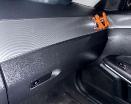 Серый Мерседес 220, объемом двигателя 2.1 л и пробегом 359 тыс. км за 18500 $, фото 11 на Automoto.ua