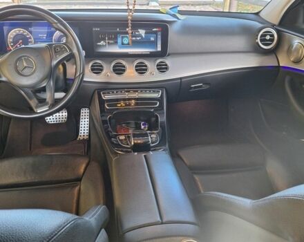 Серый Мерседес 220, объемом двигателя 2 л и пробегом 183 тыс. км за 20500 $, фото 5 на Automoto.ua