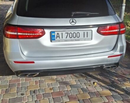 Серый Мерседес 220, объемом двигателя 2 л и пробегом 183 тыс. км за 20500 $, фото 1 на Automoto.ua