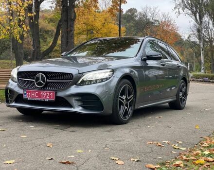 Серый Мерседес 220, объемом двигателя 2 л и пробегом 190 тыс. км за 26900 $, фото 6 на Automoto.ua