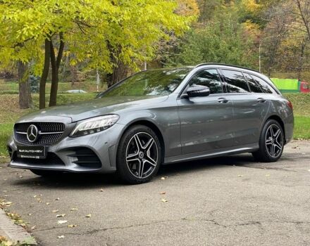 Серый Мерседес 220, объемом двигателя 2 л и пробегом 190 тыс. км за 26900 $, фото 2 на Automoto.ua