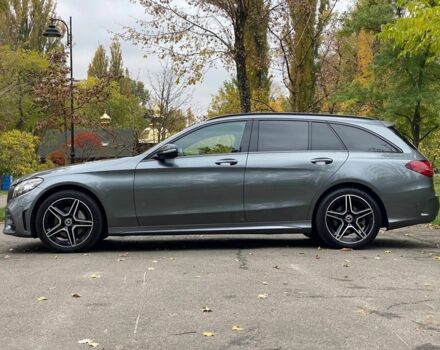 Серый Мерседес 220, объемом двигателя 2 л и пробегом 190 тыс. км за 26900 $, фото 3 на Automoto.ua