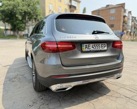 Серый Мерседес 220, объемом двигателя 2.1 л и пробегом 108 тыс. км за 27900 $, фото 1 на Automoto.ua