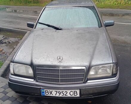 Сірий Мерседес 220, об'ємом двигуна 2.2 л та пробігом 300 тис. км за 1500 $, фото 1 на Automoto.ua