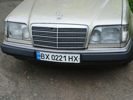 Мерседес 220 1993 у Белогорье на Automoto.ua Сірий Мерседес 220, об'ємом двигуна 2.2 л та пробігом 415 тис. км за 2200 $, фото 1 на Automoto.ua