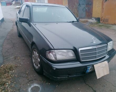 Серый Мерседес 220, объемом двигателя 2.2 л и пробегом 333 тыс. км за 1200 $, фото 1 на Automoto.ua