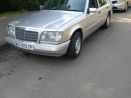 Сірий Мерседес 220, об'ємом двигуна 2.2 л та пробігом 300 тис. км за 2800 $, фото 1 на Automoto.ua