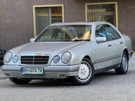 Серый Мерседес 220, объемом двигателя 2.2 л и пробегом 340 тыс. км за 3600 $, фото 1 на Automoto.ua