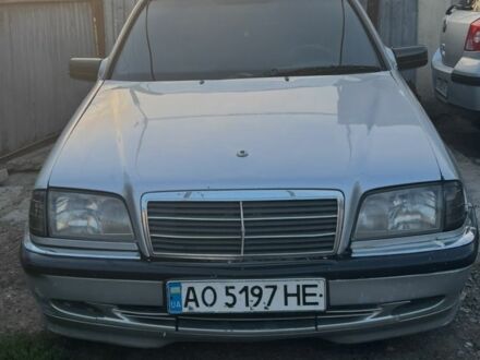 Сірий Мерседес 220, об'ємом двигуна 2.2 л та пробігом 440 тис. км за 2990 $, фото 1 на Automoto.ua