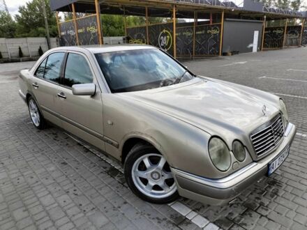 Мерседес 220 1998 в Павлограде на Automoto.ua Серый Мерседес 220, объемом двигателя 2.1 л и пробегом 350 тыс. км за 1812 $, фото 1 на Automoto.ua