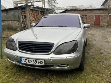 Серый Мерседес 220, объемом двигателя 4.3 л и пробегом 370 тыс. км за 3150 $, фото 1 на Automoto.ua