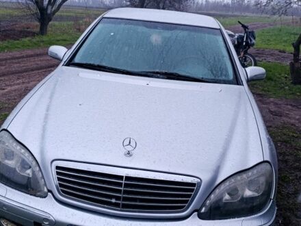Сірий Мерседес 220, об'ємом двигуна 5 л та пробігом 300 тис. км за 4000 $, фото 1 на Automoto.ua