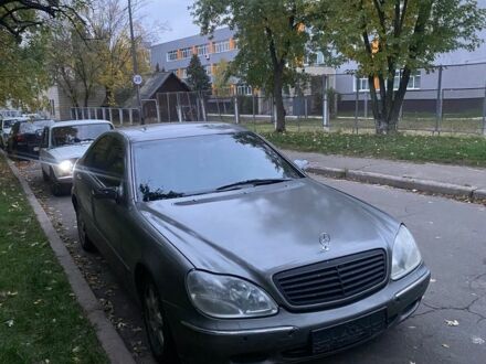 Серый Мерседес 220, объемом двигателя 5 л и пробегом 420 тыс. км за 2800 $, фото 1 на Automoto.ua