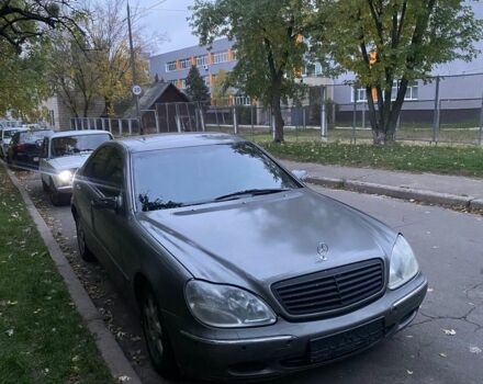 Серый Мерседес 220, объемом двигателя 5 л и пробегом 420 тыс. км за 2800 $, фото 1 на Automoto.ua
