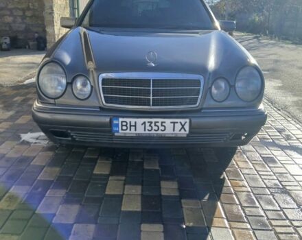 Серый Мерседес 220, объемом двигателя 2.2 л и пробегом 400 тыс. км за 4200 $, фото 1 на Automoto.ua