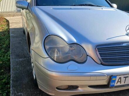 Серый Мерседес 220, объемом двигателя 2.2 л и пробегом 270 тыс. км за 3600 $, фото 1 на Automoto.ua