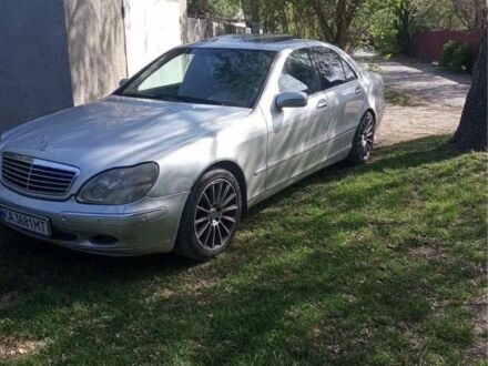 Серый Мерседес 220, объемом двигателя 3.2 л и пробегом 321 тыс. км за 5000 $, фото 1 на Automoto.ua
