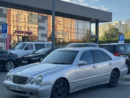 Сірий Мерседес 220, об'ємом двигуна 2.2 л та пробігом 777 тис. км за 3514 $, фото 1 на Automoto.ua