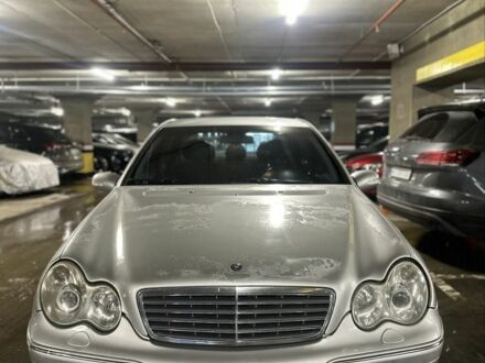 Серый Мерседес 220, объемом двигателя 2.2 л и пробегом 350 тыс. км за 3162 $, фото 1 на Automoto.ua