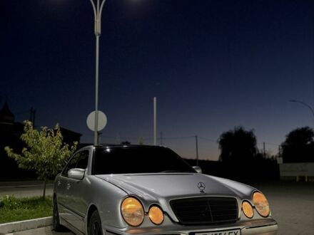 Сірий Мерседес 220, об'ємом двигуна 2.2 л та пробігом 430 тис. км за 4499 $, фото 1 на Automoto.ua