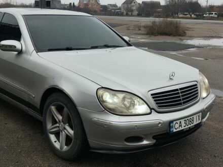 Серый Мерседес 220, объемом двигателя 5.8 л и пробегом 299 тыс. км за 3499 $, фото 1 на Automoto.ua