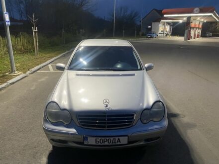 Серый Мерседес 220, объемом двигателя 2.1 л и пробегом 397 тыс. км за 3300 $, фото 1 на Automoto.ua