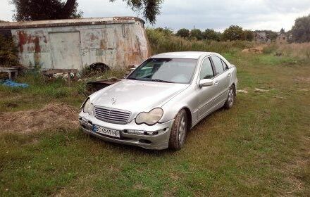 Сірий Мерседес 220, об'ємом двигуна 0 л та пробігом 211 тис. км за 3100 $, фото 1 на Automoto.ua