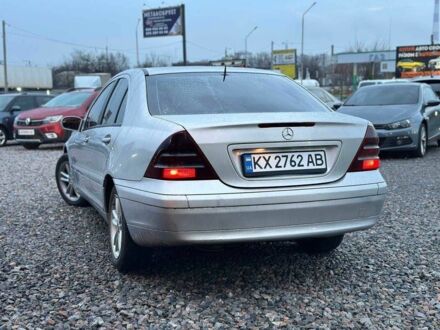 Серый Мерседес 220, объемом двигателя 2.1 л и пробегом 320 тыс. км за 3800 $, фото 1 на Automoto.ua