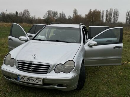 Серый Мерседес 220, объемом двигателя 2.1 л и пробегом 460 тыс. км за 5000 $, фото 1 на Automoto.ua