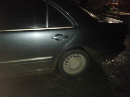 Серый Мерседес 220, объемом двигателя 2.1 л и пробегом 3 тыс. км за 2500 $, фото 1 на Automoto.ua