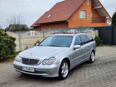 Серый Мерседес 220, объемом двигателя 2.1 л и пробегом 356 тыс. км за 3550 $, фото 1 на Automoto.ua
