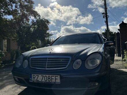 Серый Мерседес 220, объемом двигателя 2.2 л и пробегом 380 тыс. км за 3200 $, фото 1 на Automoto.ua