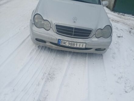 Сірий Мерседес 220, об'ємом двигуна 2.1 л та пробігом 490 тис. км за 3950 $, фото 1 на Automoto.ua
