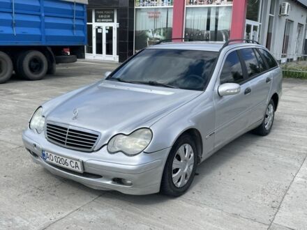 Мерседес 220 2002 в Тячеве на Automoto.ua Серый Мерседес 220, объемом двигателя 2.1 л и пробегом 492 тыс. км за 3500 $, фото 1 на Automoto.ua