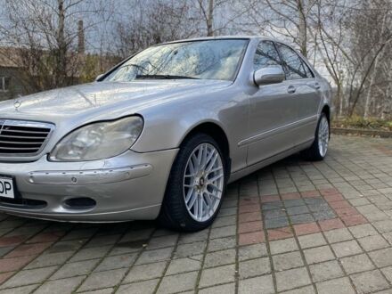 Серый Мерседес 220, объемом двигателя 3.2 л и пробегом 350 тыс. км за 4699 $, фото 1 на Automoto.ua