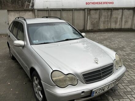 Сірий Мерседес 220, об'ємом двигуна 2.2 л та пробігом 260 тис. км за 2500 $, фото 1 на Automoto.ua