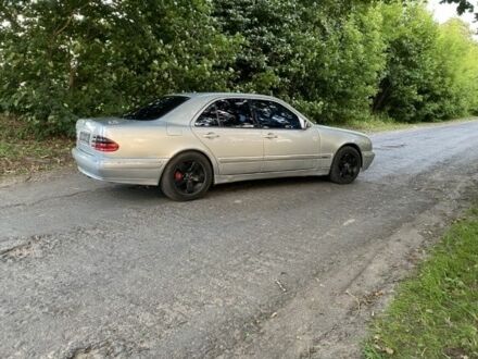 Серый Мерседес 220, объемом двигателя 2.2 л и пробегом 235 тыс. км за 6100 $, фото 1 на Automoto.ua